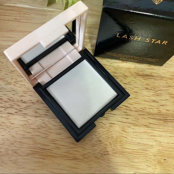 Lash Star Skin Illuminator Highlighter New in box, makeup, face - Picture 2 of 5